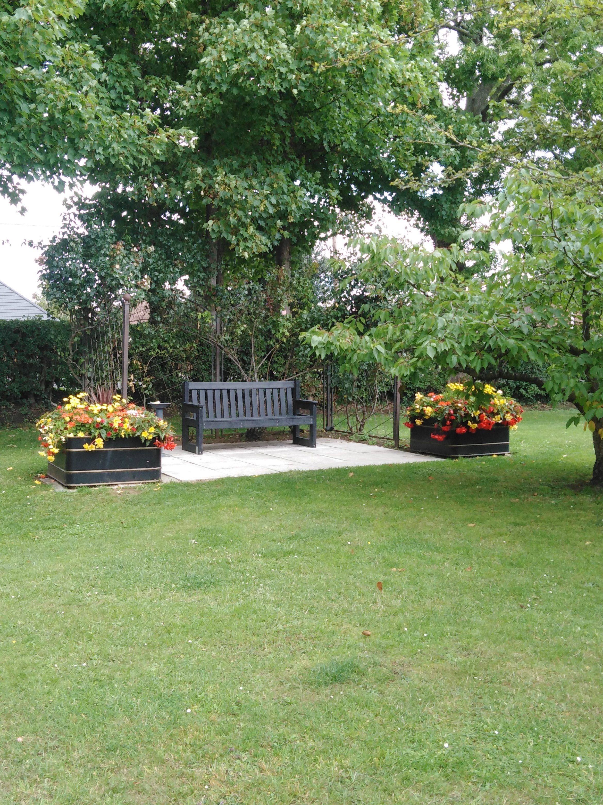 -kpc_bench_by_office