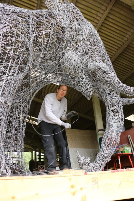 Making the wire elephant